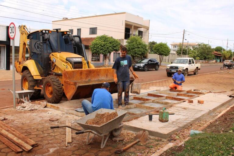 Avançam as obras de instalação de novas galerias pluviais e bocas de lobo