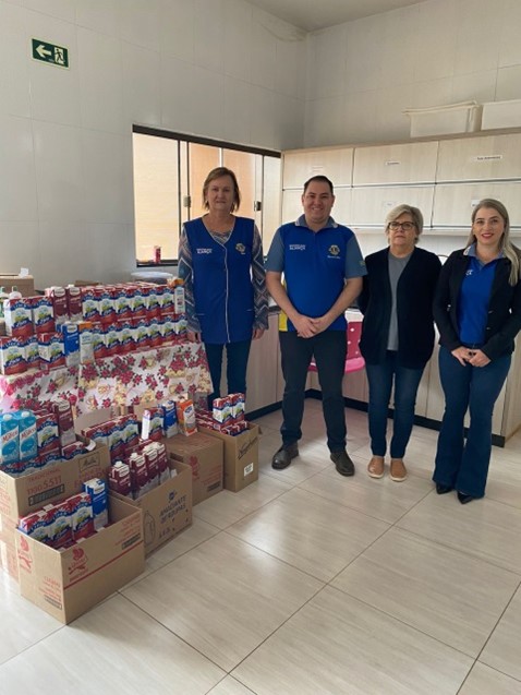 Lions Clube Aliança faz entrega de leite arrecadado no Dia Municipal do Leonismo