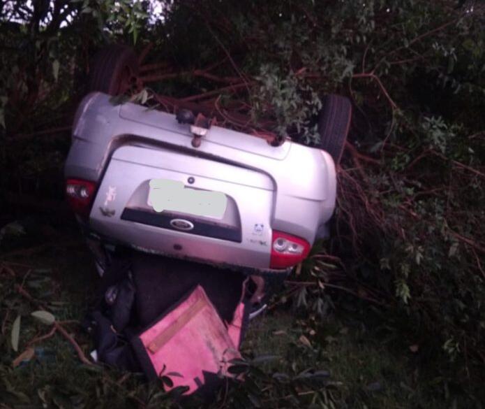 Capotamento é registrado na saída de Quatro Pontes; veículo era ocupado por casal e bebê de Marechal Rondon