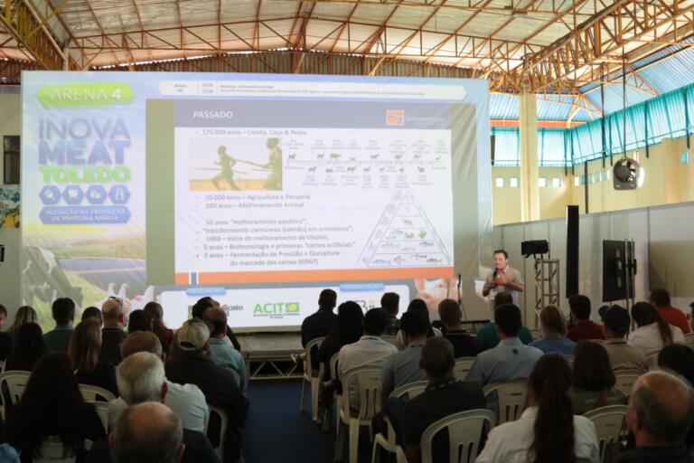 Minicursos atraem mais de 300 pessoas no 1º dia do INOVAMEAT Toledo