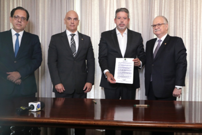 Câmara e TSE assinam termo de cooperação contra notícias falsas no período eleitoral