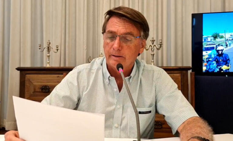 Bolsonaro anuncia perdão da pena a Daniel Silveira, condenado a 8 anos e 9 meses de prisão pelo STF