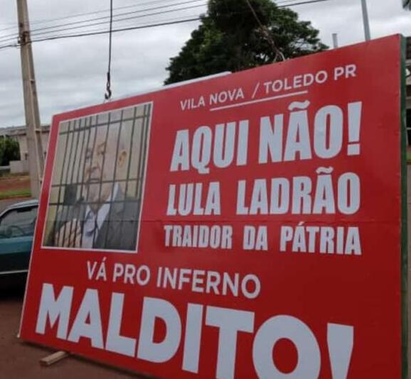 Justiça Eleitoral de Toledo determina retirada de outdoor contra Lula