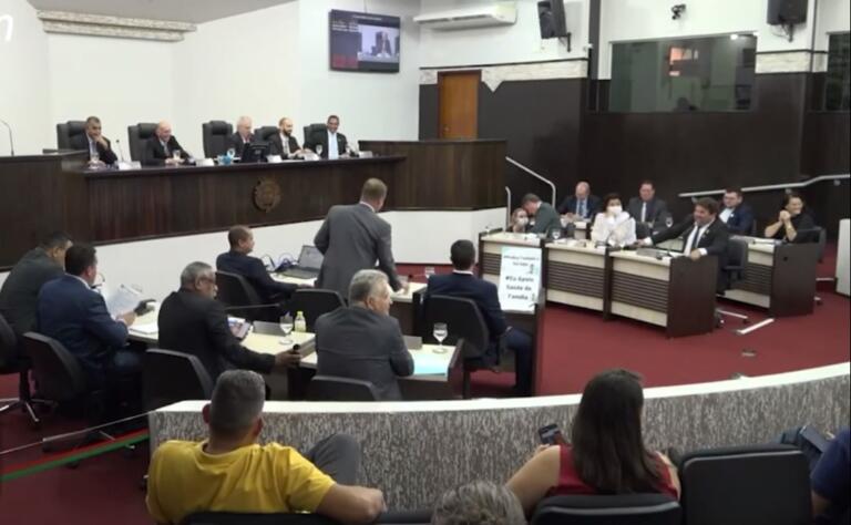 Aprovado projeto de lei que aumenta salários do prefeito, vice e secretários de Toledo