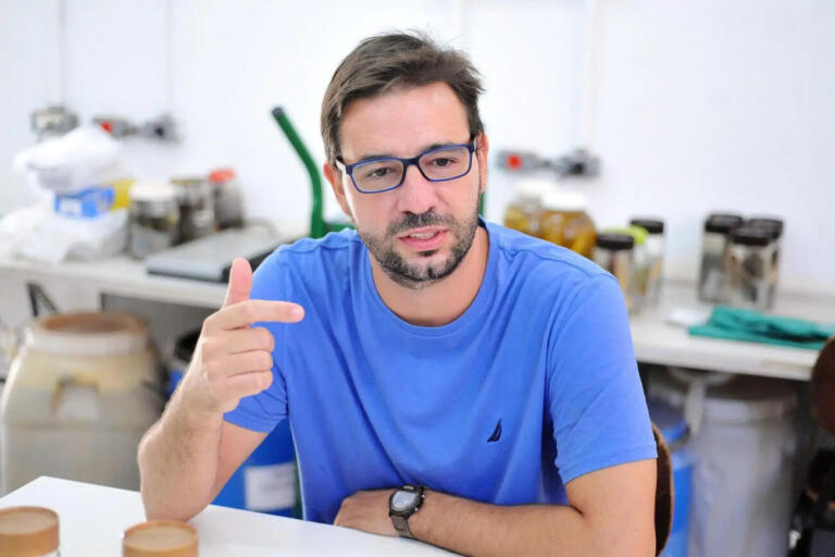 Espécie de peixe descoberta por professor da UEL é batizada de Ancistrus luzia