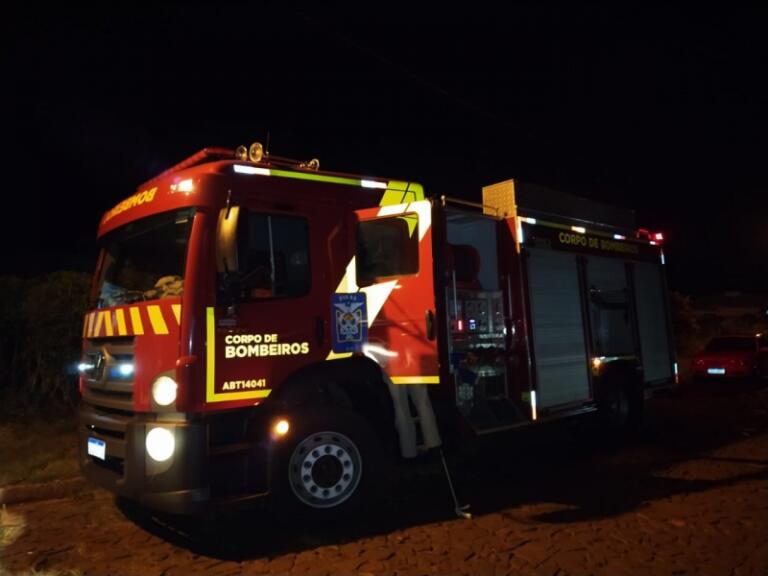 Bombeiros são acionados para conter incêndio em residência de Marechal Rondon