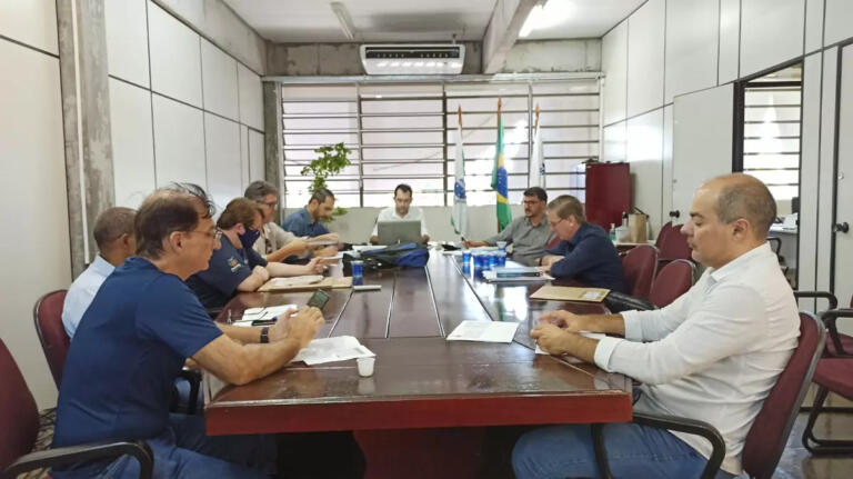 Diretores dos cinco campi da Unioeste debatem com reitor recursos e assistência estudantil