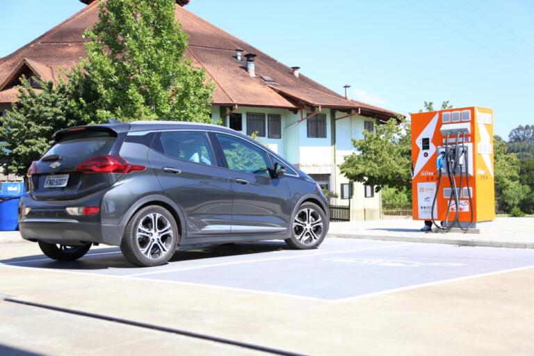 Copel amplia eletrovia para recarga de veículos elétricos até Londrina e Joinville