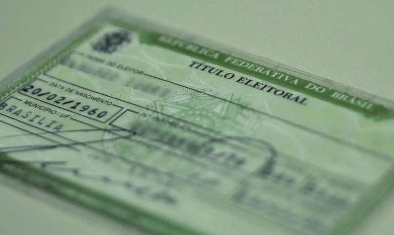 Solicitações de 2ª via do Título de Eleitor podem ser feitas até quinta-feira