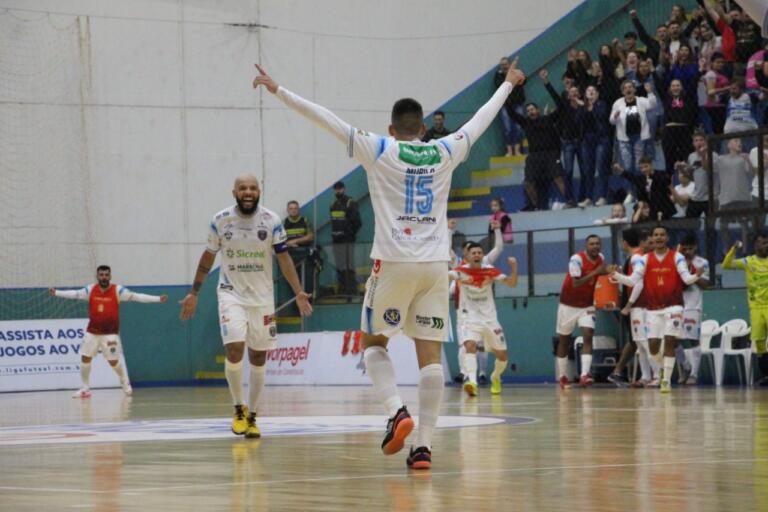 Em jogo com direito a duas viradas, Marechal derrota o Minas Tênis Clube em casa