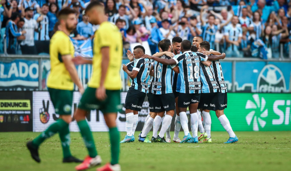 Grêmio bate Ypiranga por 2 a 1 e é pentacampeão gaúcho