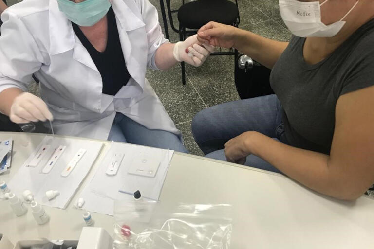 Pandemia derruba procura por testes de HIV, mas Paraná dobra oferta nos municípios