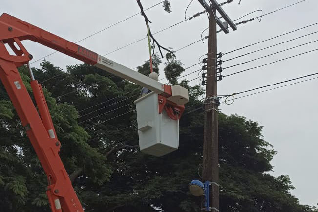 Com trabalho intenso durante a noite, Copel religa quase 90% das unidades afetadas pelo temporal