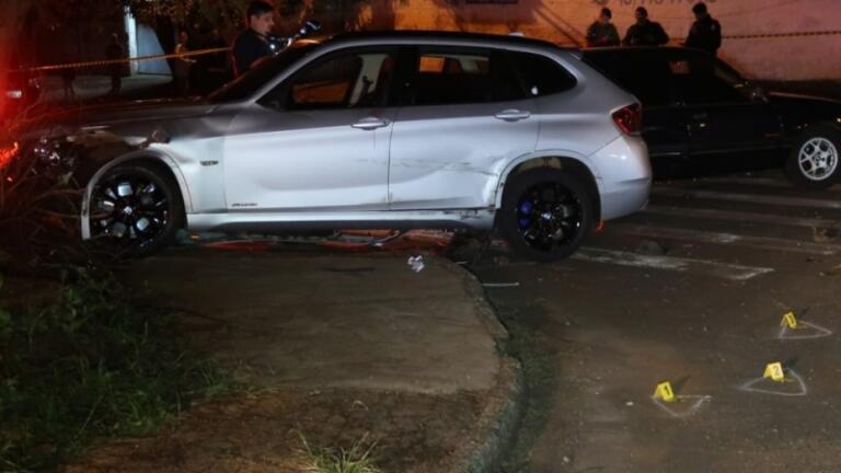 Homem é assassinado a tiros dentro de BMW na região