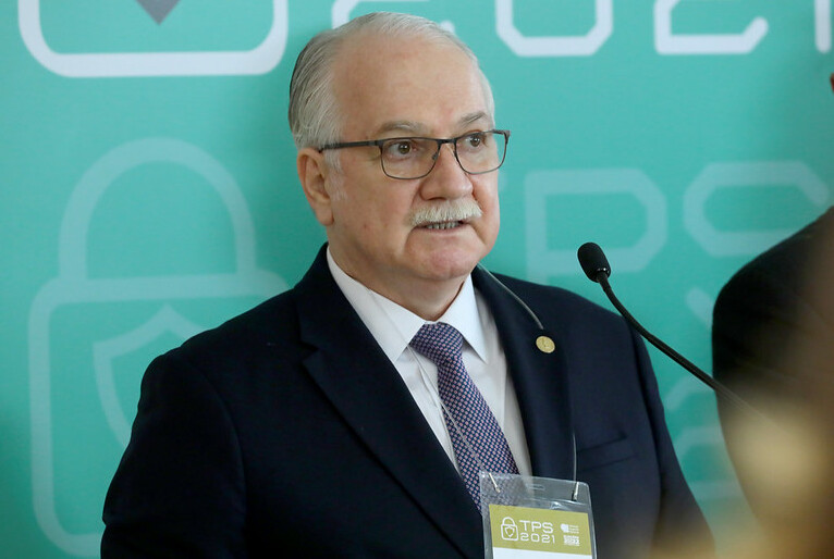 “Quem trata de eleição são forças desarmadas”, afirma presidente do TSE