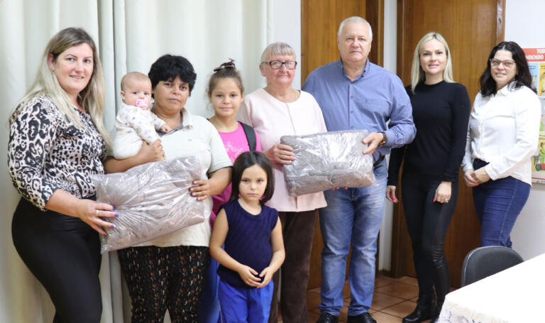 Assistência Social inicia entrega dos donativos da Campanha do Agasalho em Pato Bragado