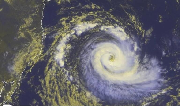 Técnicos da Defesa Civil e Inmet admitem possibilidade de ciclone na costa gaúcha se transformar em um furacão