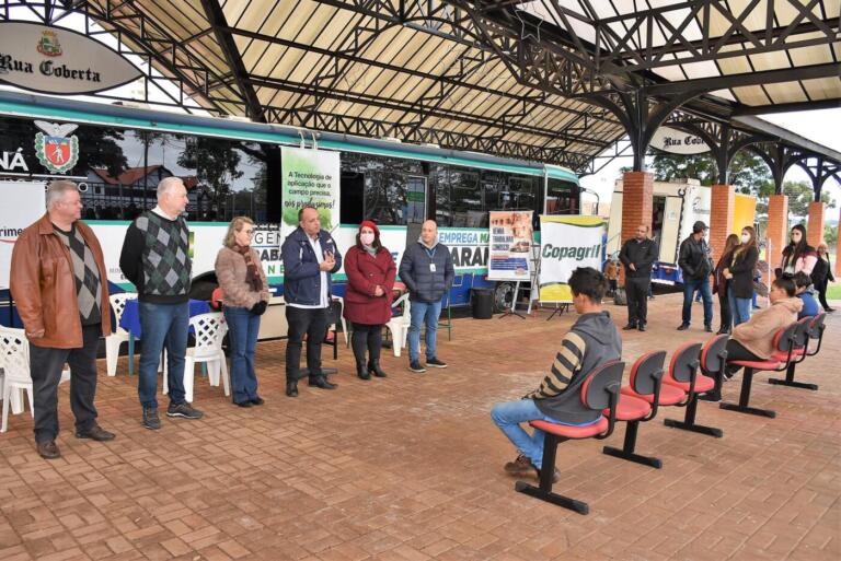 Agência do Trabalhador Itinerante está atendendo na rua coberta