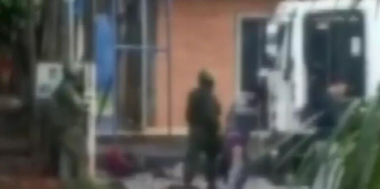 Vídeo mostra militares da Marinha revistando homens com as calças abaixadas em rodovia de Santa Helena