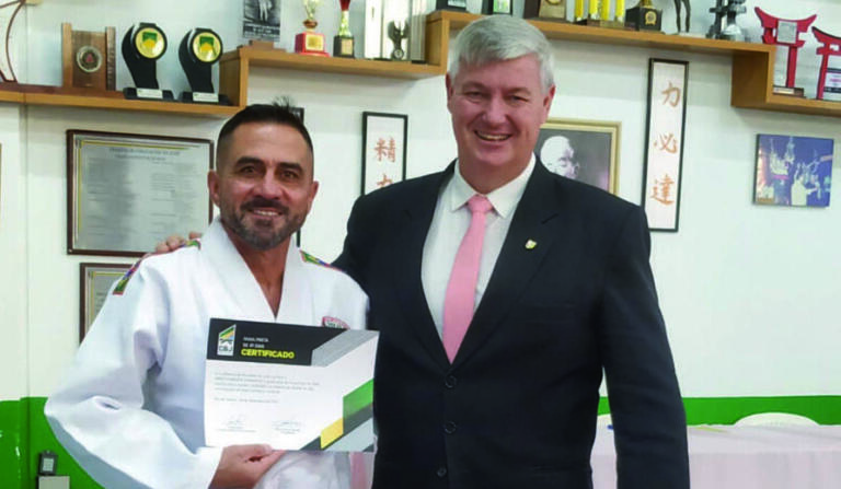 Professor de judô Irineu Schmidtke é promovido ao 4º dan da faixa preta