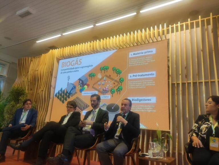 Iniciativas da Lar Cooperativa para a sustentabilidade do agronegócio são destaques em congresso nacional