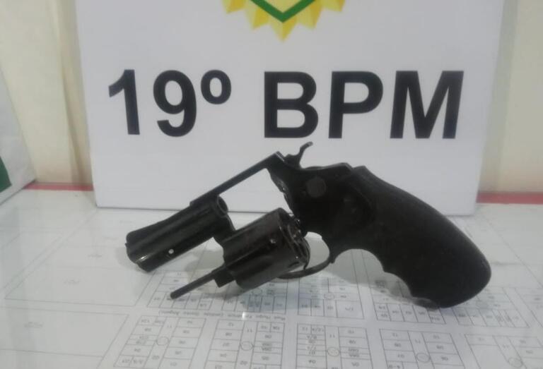 PM apreende revólver em residência de Quatro Pontes