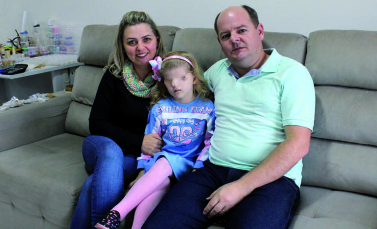 Exemplo de superação, rondonense que nasceu sem os olhos já venceu muitas batalhas; conheça a história da pequena Alice