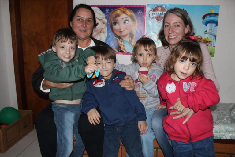 Amor em dose quádrupla: família rondonense compartilha a rotina de uma casa com quadrigêmeos