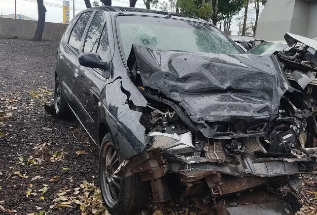 Acidente entre três carros e uma picape deixa uma pessoa morta e outras sete feridas em Assis Chateaubriand