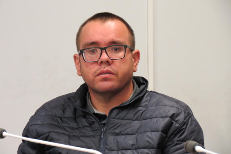 Gordinho do Suco pede inclusão de alunos do Colégio Militar do São Lucas no transporte escolar