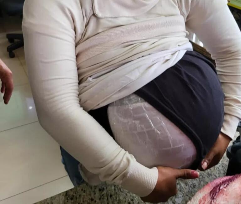 “Falsa grávida” é presa com sementes de maconha na barriga em Foz do Iguaçu