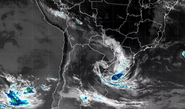 Vórtice ciclônico cobre o Sul do Brasil e muda o tempo