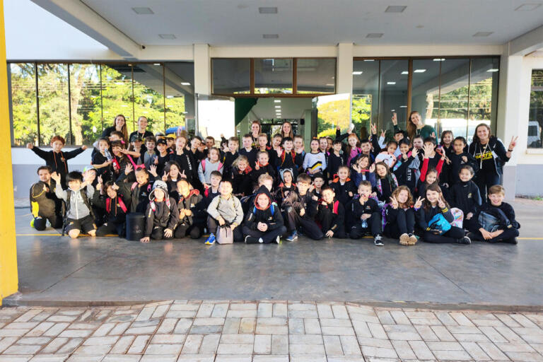 Estudantes do Colégio Martin Luther participam de viagem de estudos a Porto Mendes