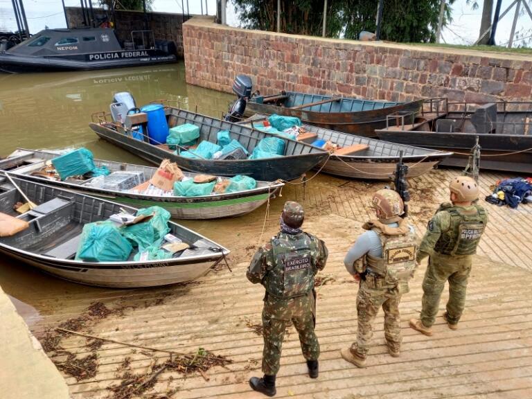 Lanchas carregadas com contrabando são apreendidas no Rio Paraná