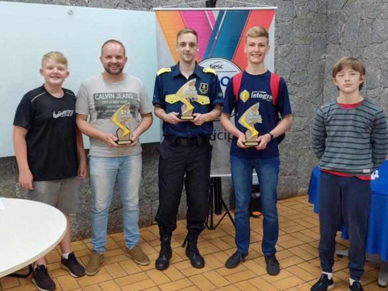 Jogos Comerciários começam com disputa do xadrez