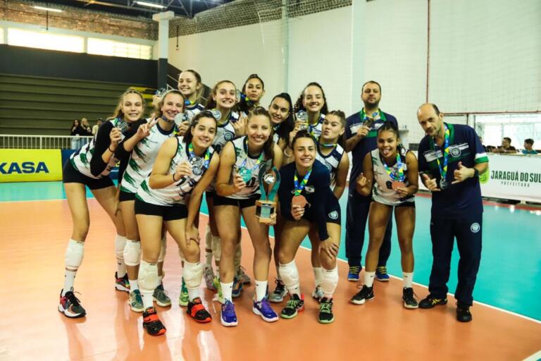 Com “pitada” rondonense, Paraná é vice-campeão do Brasileiro de Voleibol