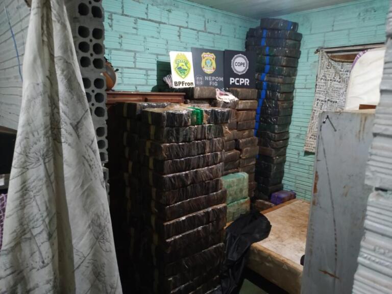 Uma tonelada de maconha e carros roubados são apreendidos no interior de Santa Helena; homem foi detido