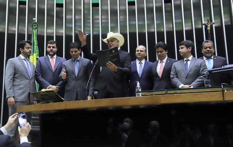 Locutor de rodeio Marco Brasil assume na Câmara dos Deputados no lugar de Valdir Rossoni