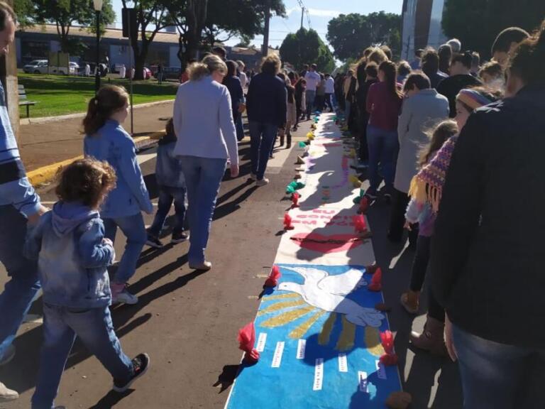 Católicos rondonenses celebram Corpus Christi em procissão; veja fotos e vídeos