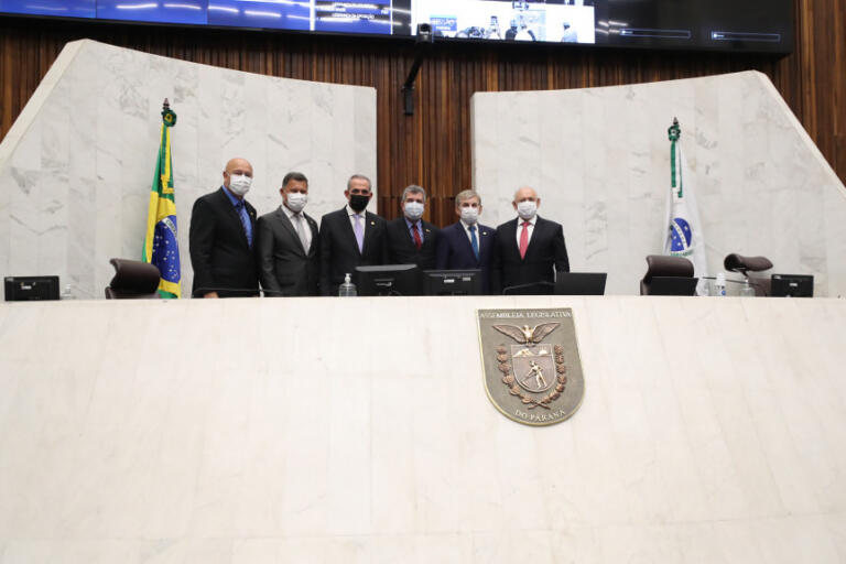 Deputados Nereu Moura, Elio Rusch, Adelino Ribeiro e Pedro Bazana reassumem mandato na Assembleia