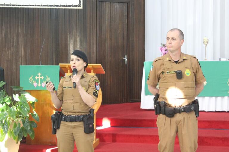 Alunos do Rui Barbosa participam de palestra com policiais da Patrulha Escolar