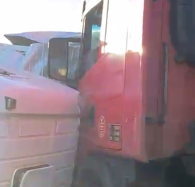 Carretas colidem na BR-163 entre Marechal Rondon e Quatro Pontes