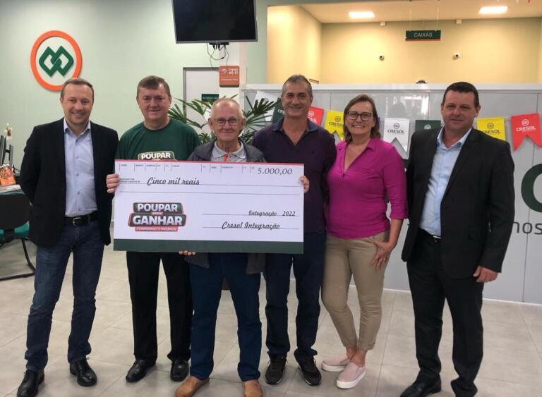 Agência Cresol de Marechal contempla dois cooperados com R$ 5 mil na Campanha Poupar para Ganhar