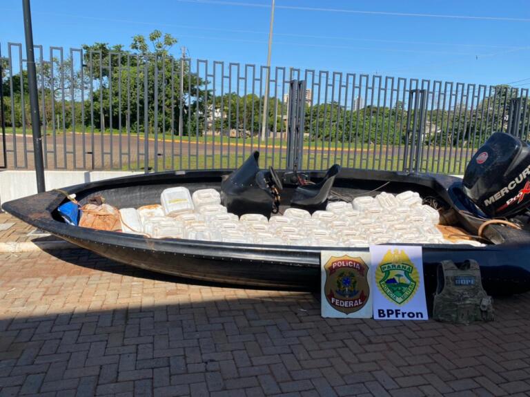Embarcação carregada com agrotóxicos contrabandeados é apreendida em Pato Bragado