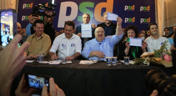 Prefeito de Curitiba assina filiação a partido do governador Ratinho Junior