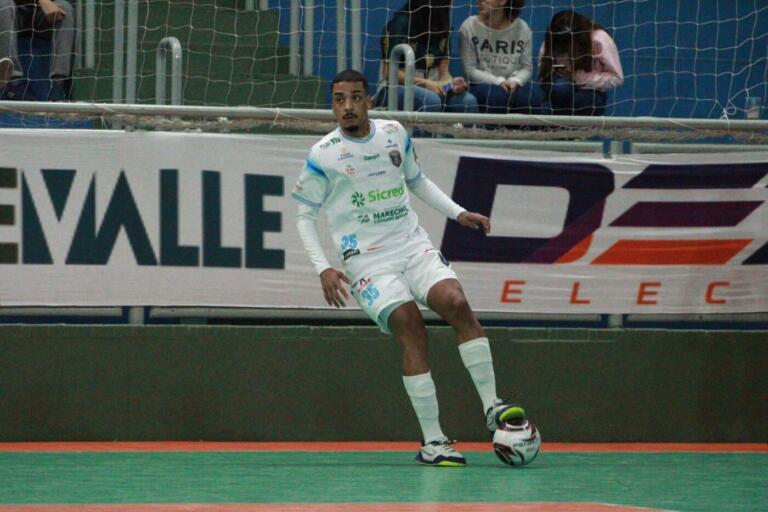 Marechal deixa para trás sequência de jogos sem vitórias e vence o Galo fora de casa