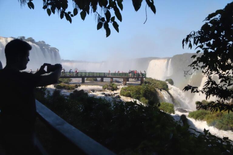 Vazão das Cataratas do Iguaçu é monitorada por 365 câmeras nas 24 horas do dia, diz operador