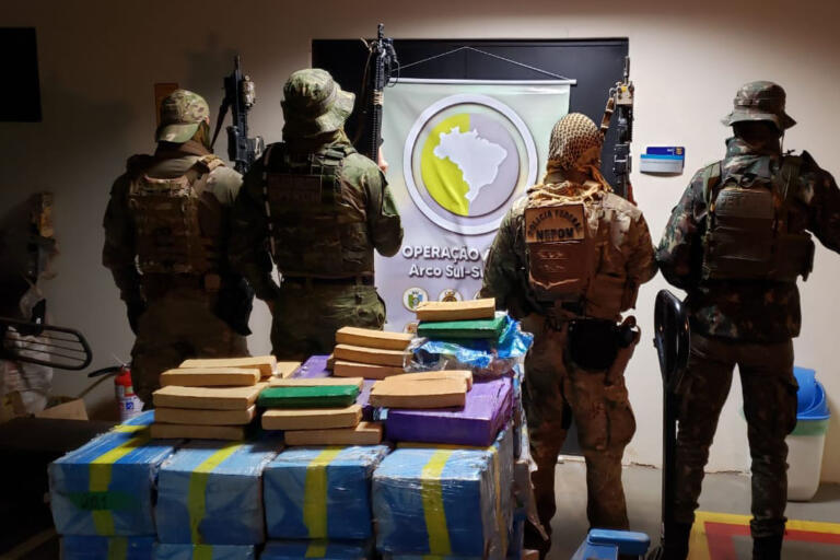 Operações policiais apreendem grandes quantidades de drogas em Guaíra e Paranaguá