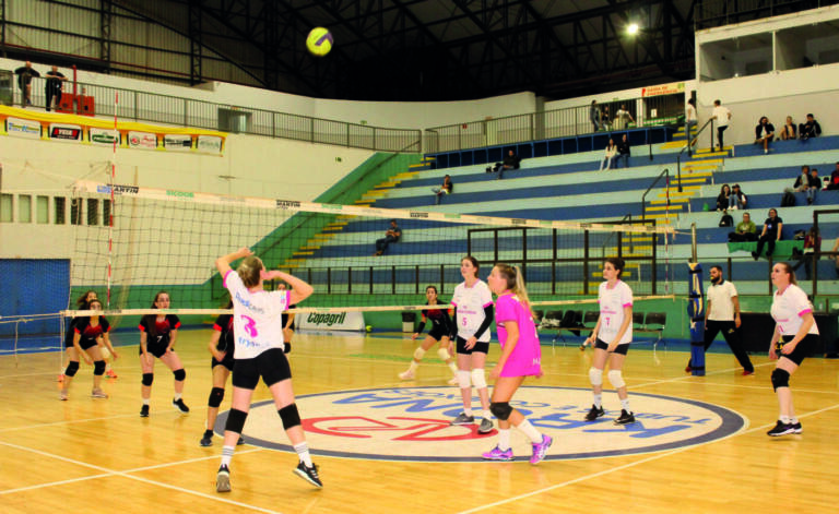 Aposentadas e Unilab avançam à semifinal do Campeonato Municipal de Vôlei
