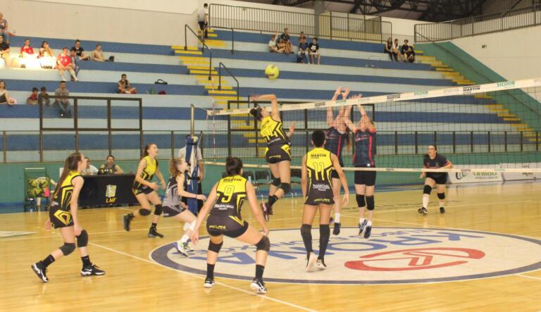 Quartas de final do Municipal de Vôlei termina nesta terça-feira